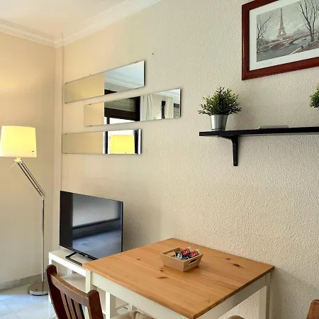 Estudio Junto A La Playa De La Malagueta & Parking Malaga Exterior photo